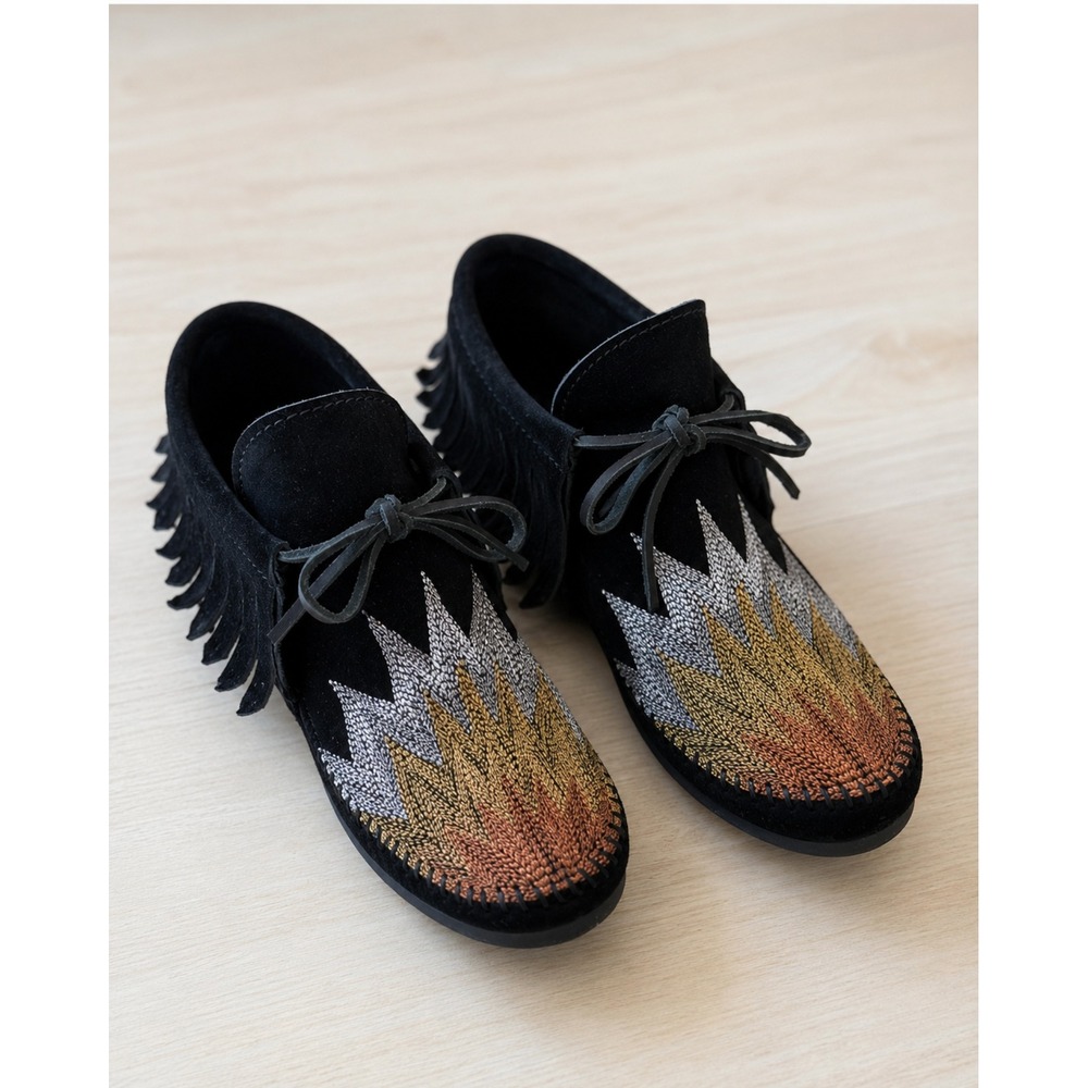 Minnetonka x Mother Limited Edition Blk Metallic Fringe Moccasin Boots - 9